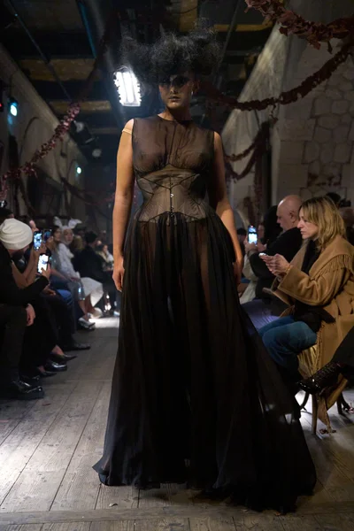 Look 13
